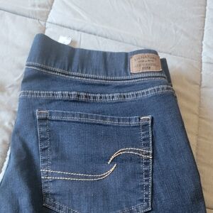 Levi's pull on skinny shaping